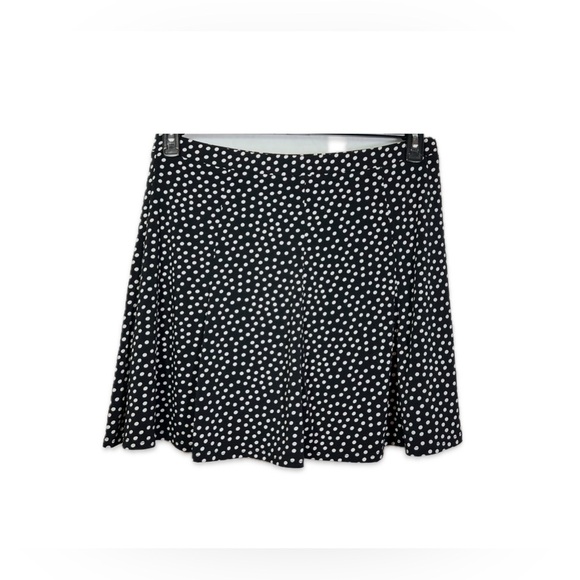 Susan Graver Dresses & Skirts - Susan Graver Black and White Polka Dot Skater Skort Women’s Size Large